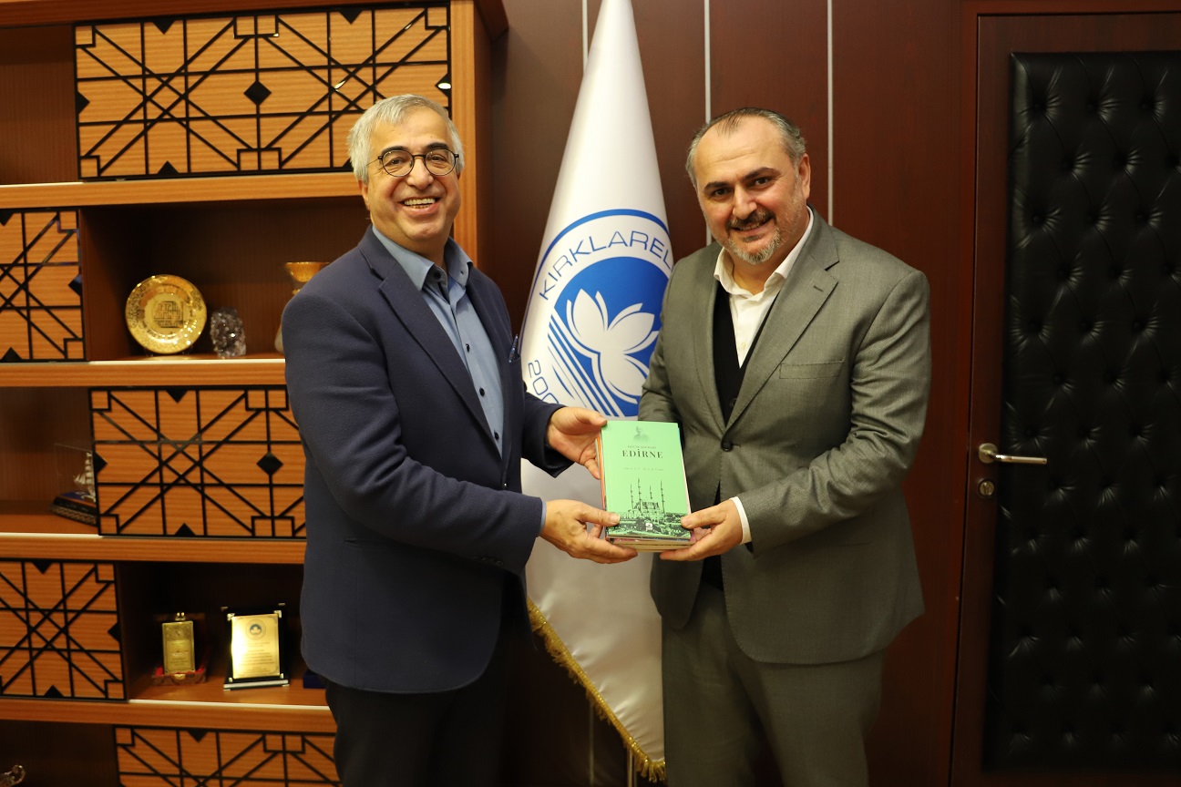doc dr ali kurt rektorumuz sengorur e kitap hediye etti klu rektorluk iyilesecegiz